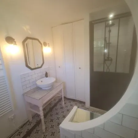 La Petite Maison Des Monts Hébergement de vacances *